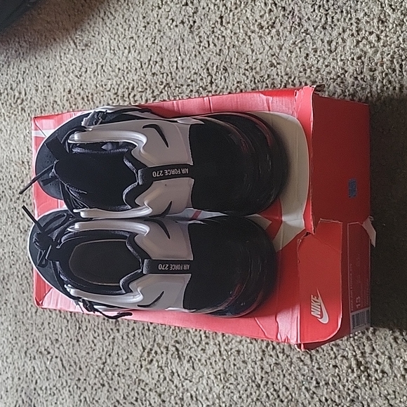 Nike Air Force 270 - Picture 2 of 5